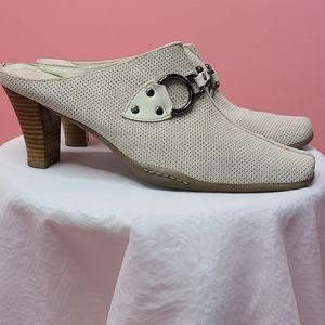 Women's shoes